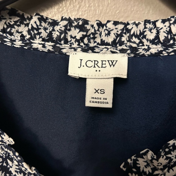 J Crew Factory Floral Navy and White short sleeve top - Picture 3 of 10